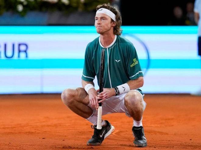 昂的转会费 昂的转会费