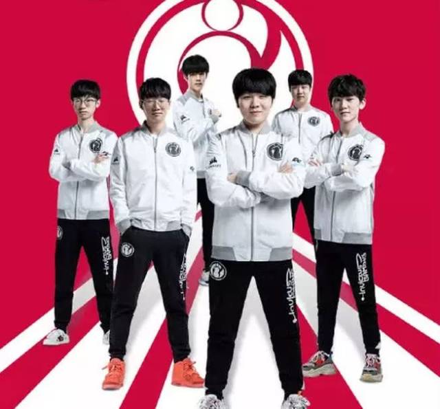 罗克从巴萨外租至巴甲，身价暴涨，现为巴甲最高，状态回升，成功摆脱困境。（巴萨外租罗克赴巴甲，身价跃升联赛第一，状态回暖摆脱低迷）