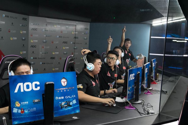 报道并给出 报道并给出